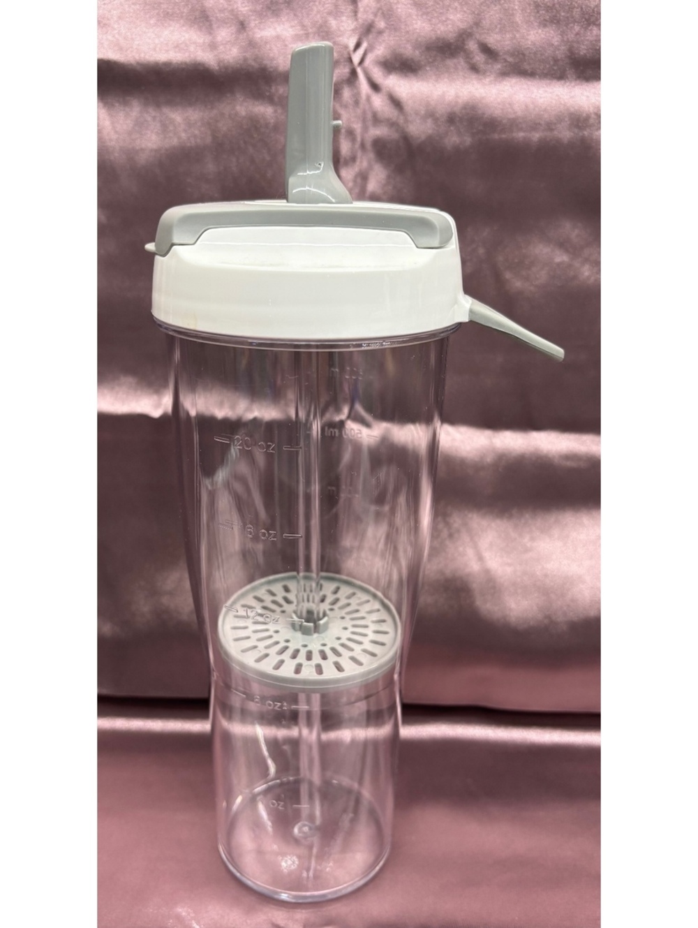 Pampered Chef 24 oz Grey And White Infusion Water Bottle #1287 Never Used